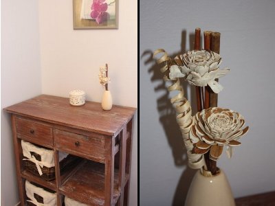 Chambre Orchidée au rez de chaussée, meuble de la salle de bain