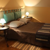 Chambre Chocolat vue sur le lit et sa tête de lit